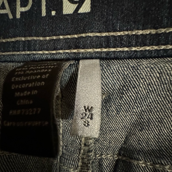 Women’s 24 S Apt 9 boot cut jeans. EUC. Cute design faux stones in buttons. - Picture 3 of 7